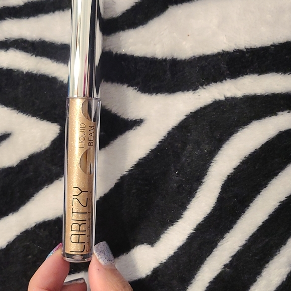 Laritzy Highlighter - Picture 3 of 3